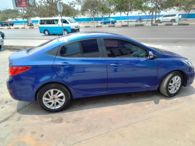 Venda HYUNDAI ACCENT LIMPO