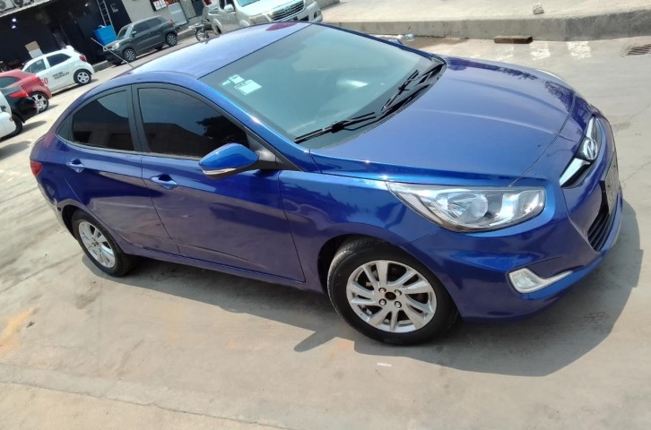 Venda HYUNDAI ACCENT LIMPO