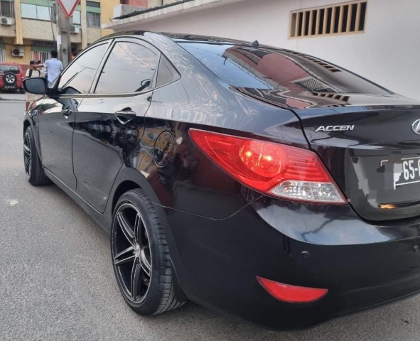 Venda HYUNDAI ACCENT LIMPO MOTOR SELADO