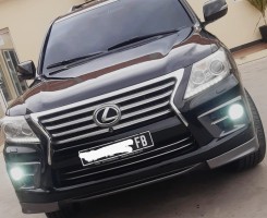 A venda Lexus 570