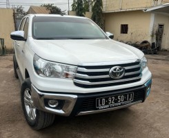 A venda TOYOTA HILUX LIMPA SEMI NOVO