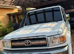 Anúncio TOYOTA LAND CRUISER HZ EXECUTIVO