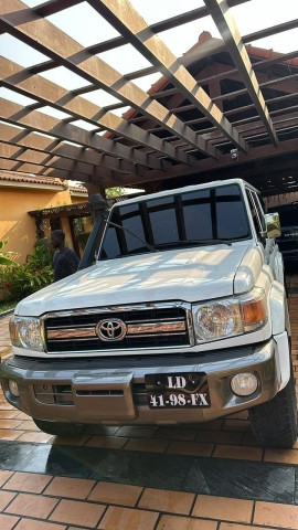 Venda TOYOTA LAND CRUISER HZ EXECUTIVO