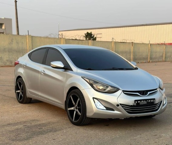 Venda HYUNDAI ELANTRA