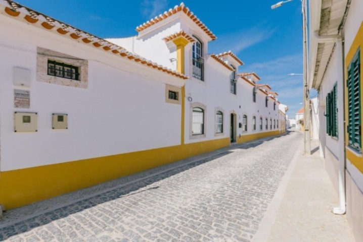 Venda Portugal vivenda grande em lugar calmo