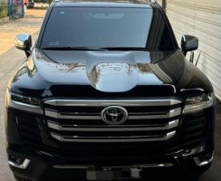 A venda TOYOTA LAND CRUISER VX TWIN TURBO FULL