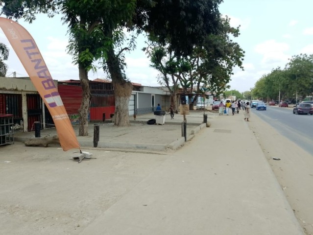 Venda Residência frente ao asfalto principal, Viana Luanda sul