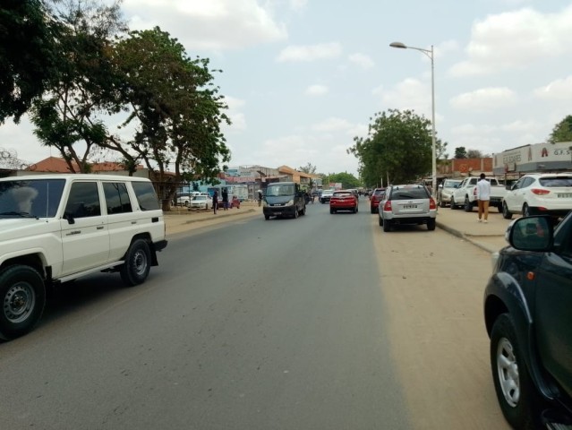 Venda Residência frente ao asfalto principal, Viana Luanda sul