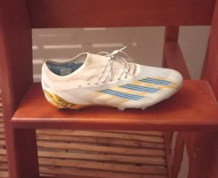 A venda Chuteira da adidas, edição do Messi