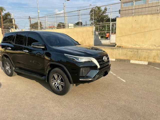 Venda TOYOTA FORTUNER LIMPO