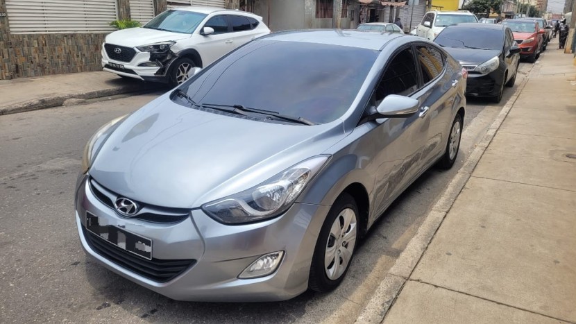 Venda HYUNDAI ELANTRA LIMPO