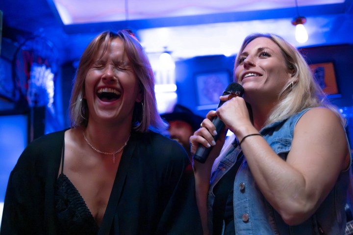Venda Noites de karaokes