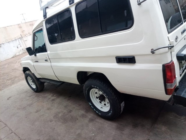 Venda Toyota Land Cruiser Hz das madre