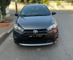 A venda TOYOTA YARES LIMPO