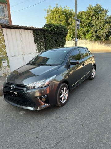 Venda TOYOTA YARES LIMPO