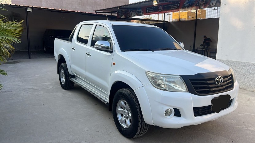 Venda TOYOTA HILUX LIMPA