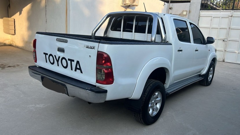 Venda TOYOTA HILUX LIMPA