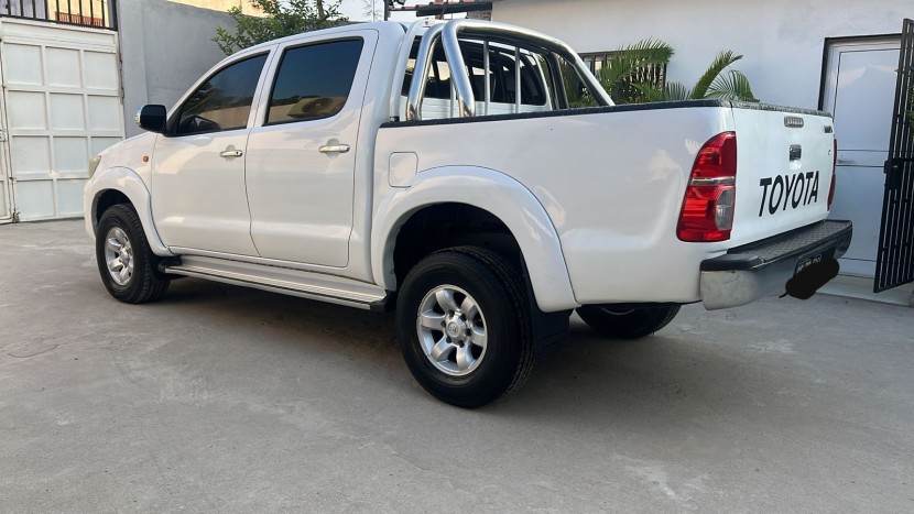 Venda TOYOTA HILUX LIMPA