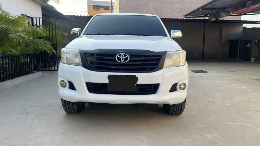 Venda TOYOTA HILUX LIMPA