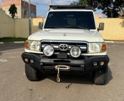 A venda TOYOTA LAND CRUISER CHEFE MÁQUINA EXECUTIVO