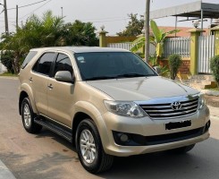 A venda TOYOTA FORTUNER SRS