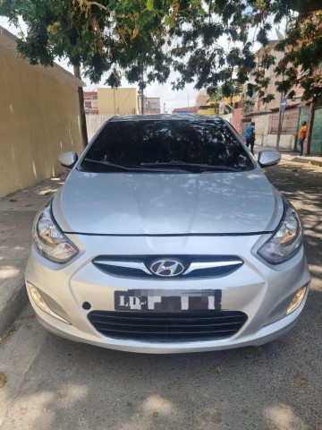 Venda HYUNDAI ACCENT LIMPO