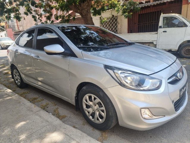 Venda HYUNDAI ACCENT LIMPO