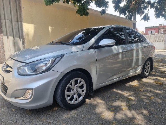 Venda HYUNDAI ACCENT LIMPO