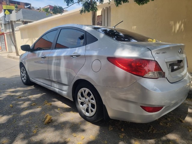 Venda HYUNDAI ACCENT LIMPO