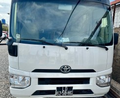 A venda TOYOTA COASTER LIMPO RECÉM CHEGADO