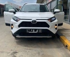 A venda TOYOTA RAV4 LIMPO SEMI NOVO