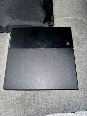 Venda PLAYSTATION 4 SLIM