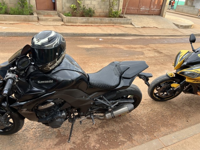 Venda Kawasaki Z 1000cc impecável