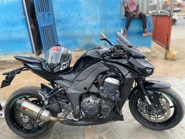 Venda Kawasaki Z 1000cc impecável