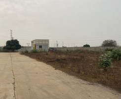 A venda VENDER: TERRENO DE 4.5 HECTARES NA VIA EXPRESSA