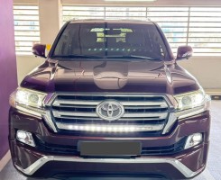A venda TOYOTA LAND CRUISER