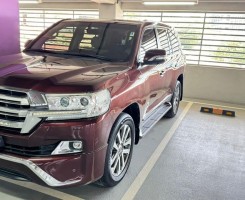 A venda TOYOTA LAND CRUISER