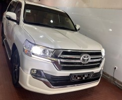 A venda TOYOTA LAND CRUISER VXR 5.7 IB