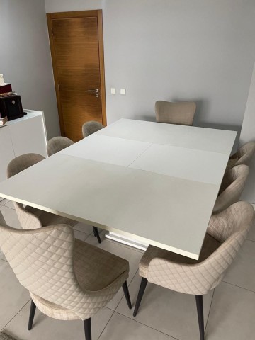 Venda Mesa de jantar para 8 lugares com cadeiras