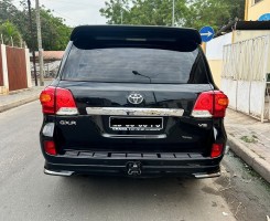 A venda TOYOTA MODELO LAND CRUISER V8