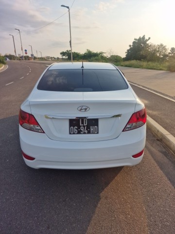 Venda HYUNDAI ACCENT LIMPO 2018