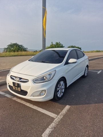 Venda HYUNDAI ACCENT LIMPO 2018