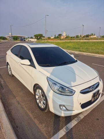 Venda HYUNDAI ACCENT LIMPO 2018