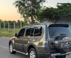 A venda Mitsubishi Pajero Full Option