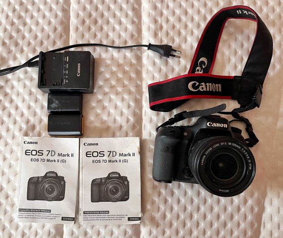 Venda Câmera DSLR Canon EOS 7D Mark II com lente e 2x Batterias