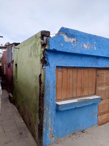 Venda Casa T3, com 6 Anexos incluindo 3 Cantinas de frente a Estrada