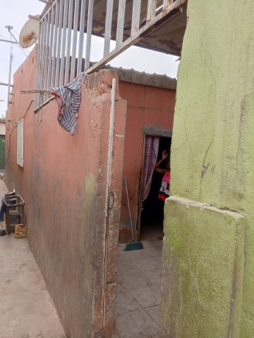 Venda Casa T3, com 6 Anexos incluindo 3 Cantinas de frente a Estrada