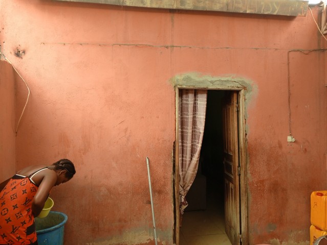 Venda Casa T3, com 6 Anexos incluindo 3 Cantinas de frente a Estrada