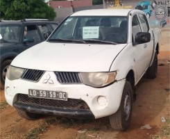 A venda Carrinha Mitsubishi L200. ano 2012