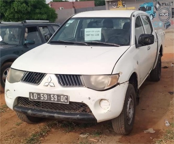 Venda Carrinha Mitsubishi L200. ano 2012